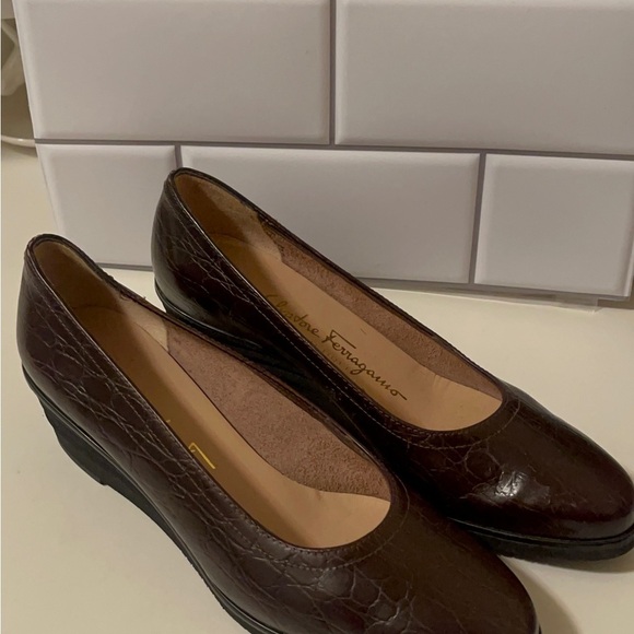 Salvatore Ferragamo lightweight brown shoes wedges heels,comfy gorgeous design. - Picture 2 of 11